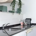 The House - Comfortable For Families & Friends - By Homely Лісабон