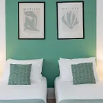 The House - Comfortable For Families & Friends - By Homely Апартаменти