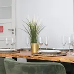 The House - Comfortable For Families & Friends - By Homely Апартаменти *