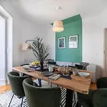 The House - Comfortable For Families & Friends - By Homely Apartament