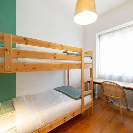 The House - Comfortable For Families & Friends Лісабон
