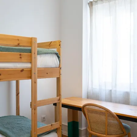The House - Comfortable For Families & Friends * Лиссабон
