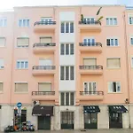 The House - Comfortable For Families & Friends - By Homely Lisbon